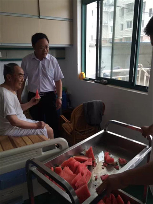 海门市老年中心多措并举做好老人防暑降温和安全管理工作
