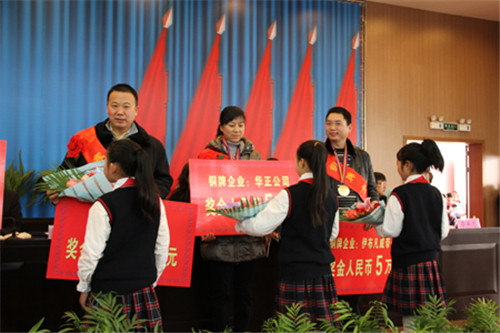 海门工业园区2010年度总结表彰大会在家纺城隆重举行
