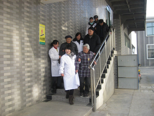 老年服务中心举行消防演练活动