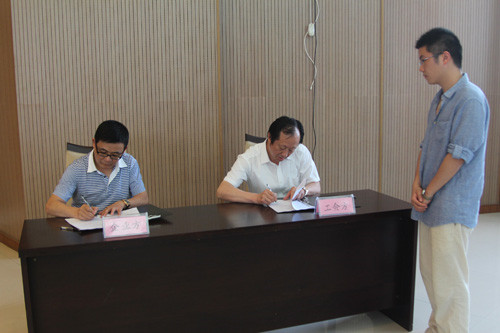 赛城集团工会二届二次会员职工代表大会在家纺城隆重召开