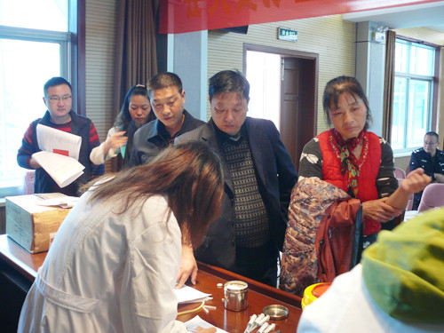 叠石桥家纺城组织员工积极参与无偿献血公益活动