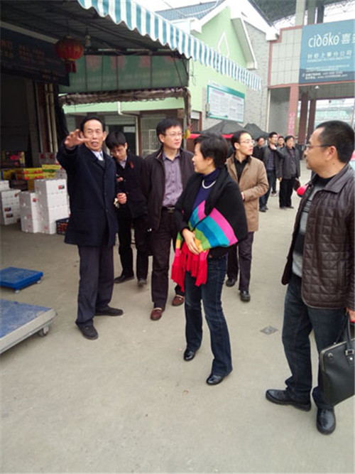 江苏省发改委经贸处副处长周晓林一行前来苏中农副产品交易中心调研考察信息与检测国债项目实施情况