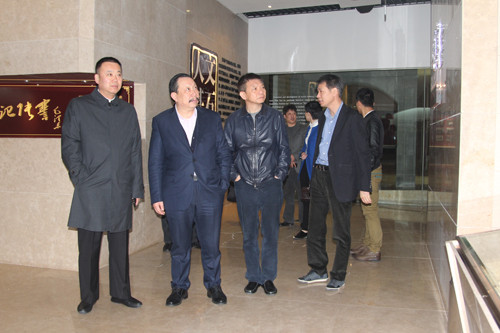 浙江中南建设集团董事局主席吴建荣一行参观叠石桥国际家纺城