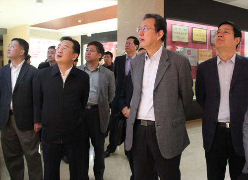 赛城集团董事长朱仲辉荣获南通市民营经济“三名”年度人物  受到南通市委市政府隆重表彰