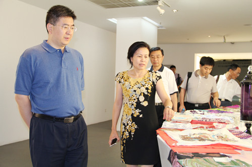 江苏省工商局吴永才副局长前来叠石桥专题调研