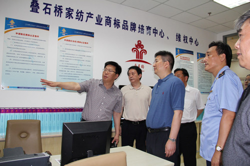 江苏省工商局吴永才副局长前来叠石桥专题调研
