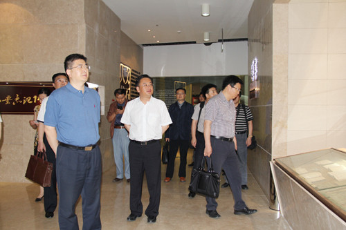 江苏省工商局吴永才副局长前来叠石桥专题调研