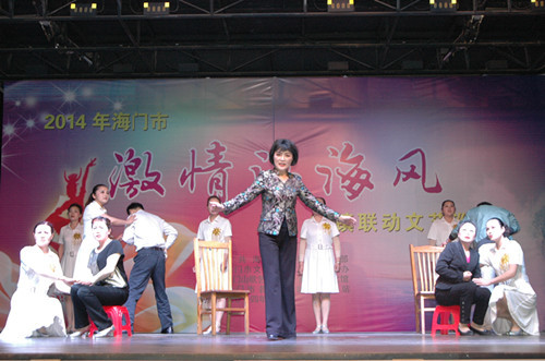 海门市“激情江海风”文艺巡演首场在叠石桥家纺城演出