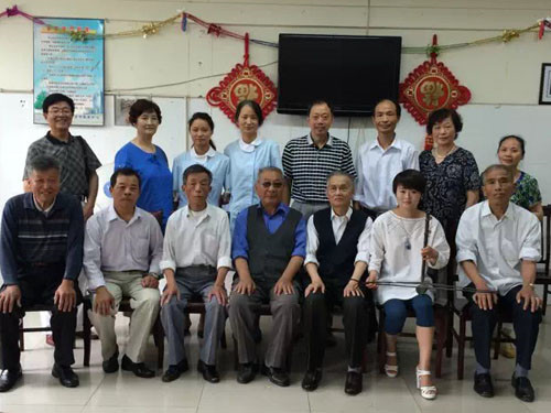 海门市老年服务中心入住老人自发举办京剧票友联谊会