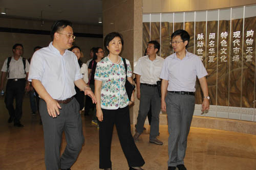 商务部驻南京办事处主任周若军特派员率队专题考察指导叠石桥家纺市场采购贸易方式工作