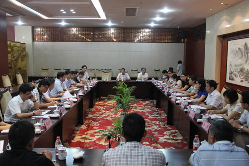 商务部驻南京办事处主任周若军特派员率队专题考察指导叠石桥家纺市场采购贸易方式工作