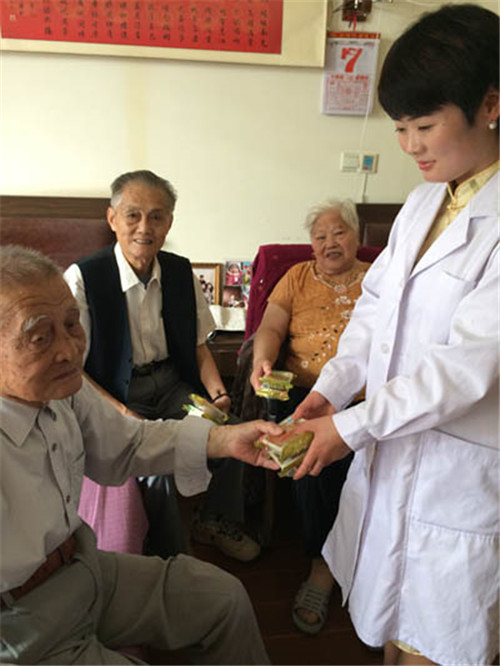 月到中秋明 情暖夕阳红