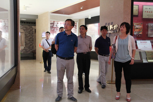 国家邮政局领导专题调研叠石桥家纺电商与快递协同发展