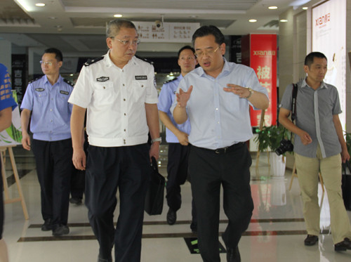 江苏省公安厅出入境管理总队领导前来视察指导叠石桥家纺市场视察出入境管理工作