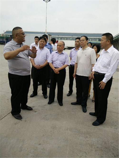 海门市委副书记陆一飞等市领导莅临苏中农副产品产品交易中心调研水产品批发市场