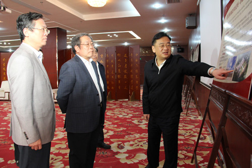 国家发改委秘书长李朴民一行调研叠石桥家纺市场