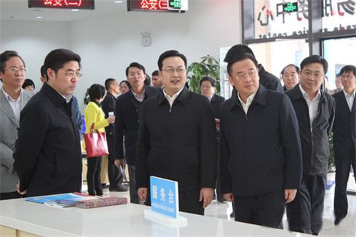 南通市政府市长张国华调研叠石桥市场采购贸易方式申报工作