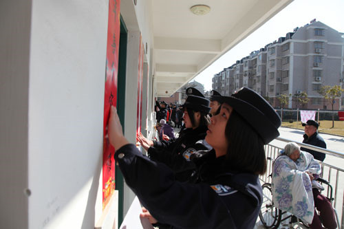 寒冬送温暖   警民心连心