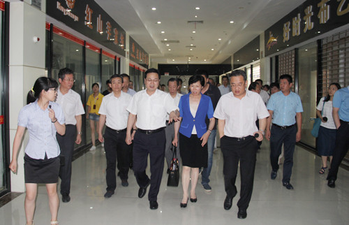 南通市政府张国华市长前来叠石桥家纺城专题调研叠石桥市场采购贸易方式试点工作