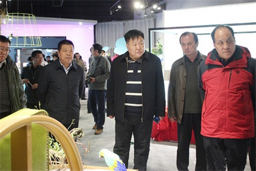 新疆建设兵团党政领导江苏研修班学员考察团专题调研叠石桥家纺城和家纺产业集群