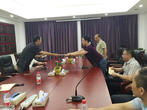 江苏赛城国际集团向高考金榜题名的职工子女发放奖励性助学金