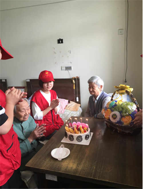爱在金秋 欢度重阳——情暖老年服务中心