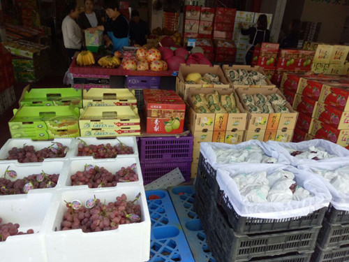 苏中农副产品交易中心水果区供需两旺 喜迎元宵