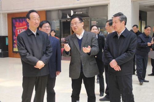 江苏省政协副主席范燕青带队视察叠石桥国际家纺城