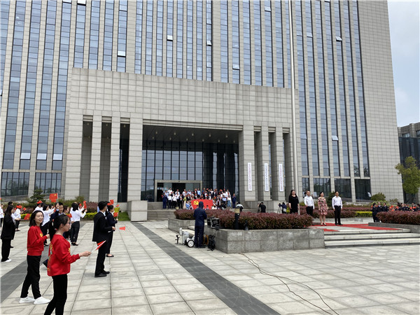 集团党委组织党员代表参与园区庆祝建党100周年快闪拍摄活动