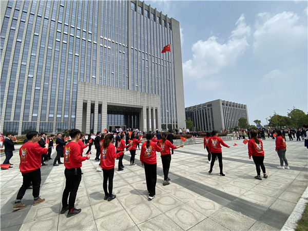 集团党委组织党员代表参与园区庆祝建党100周年快闪拍摄活动