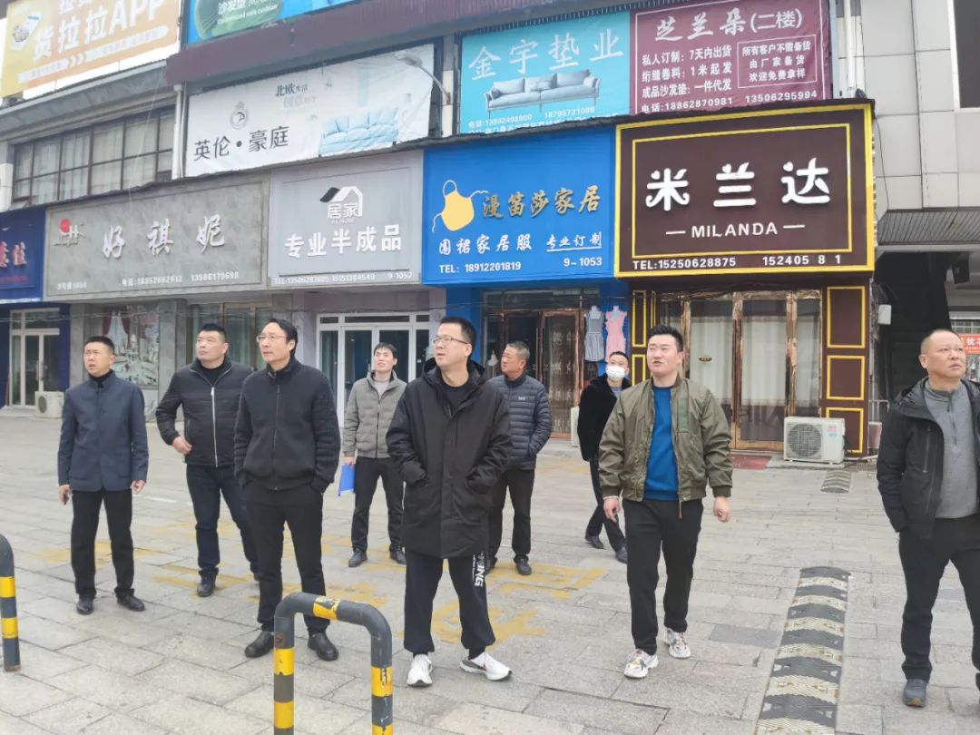朱家伶带队开展市场节前安全检查