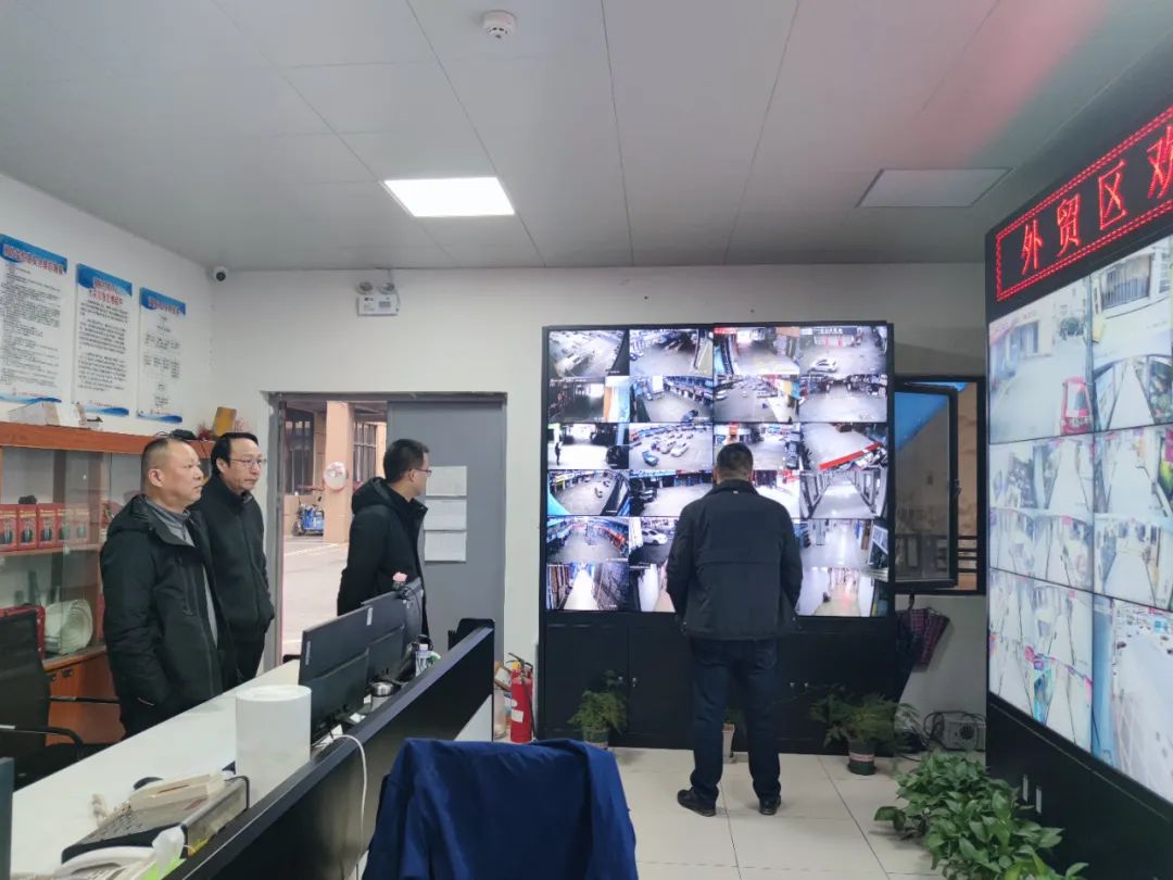朱家伶带队开展市场节前安全检查