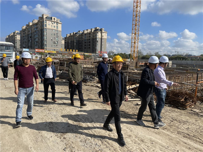 集团公司领导赴赛城建筑在建项目检查指导工作