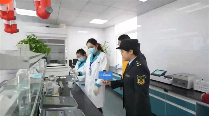 苏中农副产品交易中心迎来“3·15”现场调查直播活动
