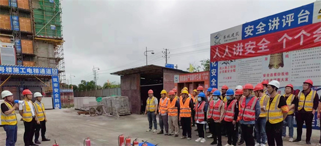 赛城建筑公司组织在建项目应急救援演练活动