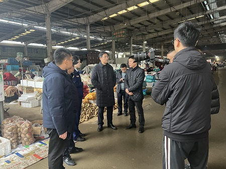 区领导带队深入苏中农副产品交易中心开展消防安全检查