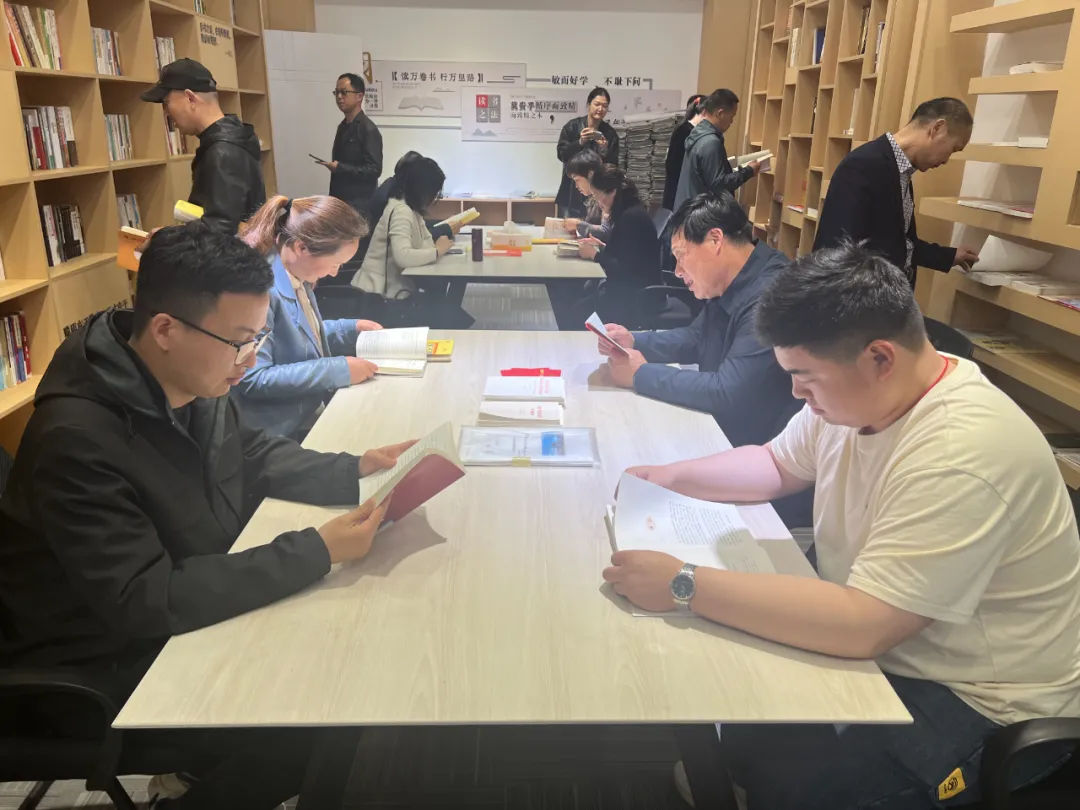 赛城集团党委举办“书香为伴,廉润初心”主题阅读分享会